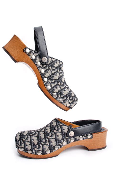 diorquake clogs